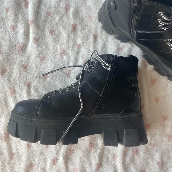 Black Platform Boots - Picture 4 of 5